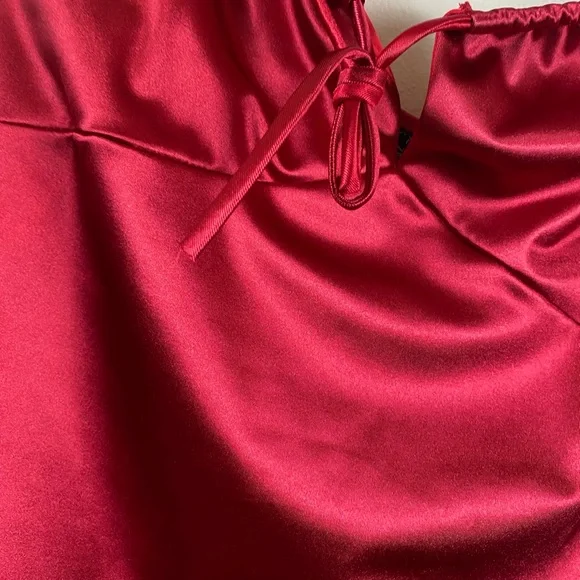 Deep red satin dress - Picture 2 of 6